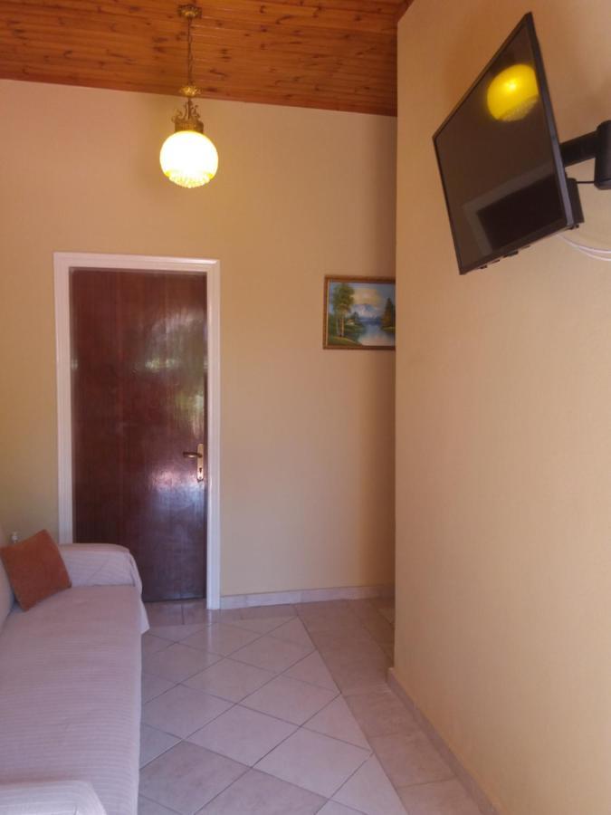 Theos Apartments Agios Stefanos Avliotes  Buitenkant foto